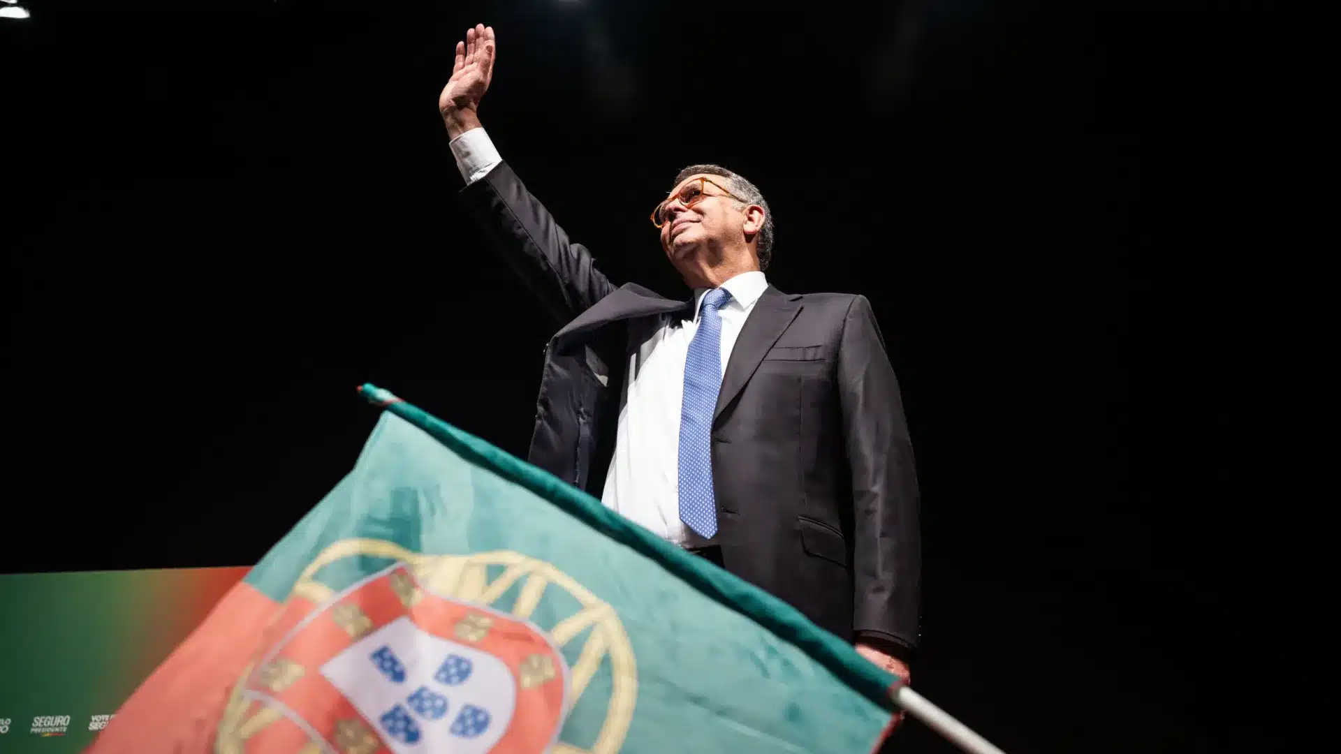 Plus de 500 noms de la culture expriment leur soutien à Seguro dans un manifeste.