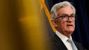 Powell confiant dans le maintien de l'indépendance de la Fed face à la présidence.