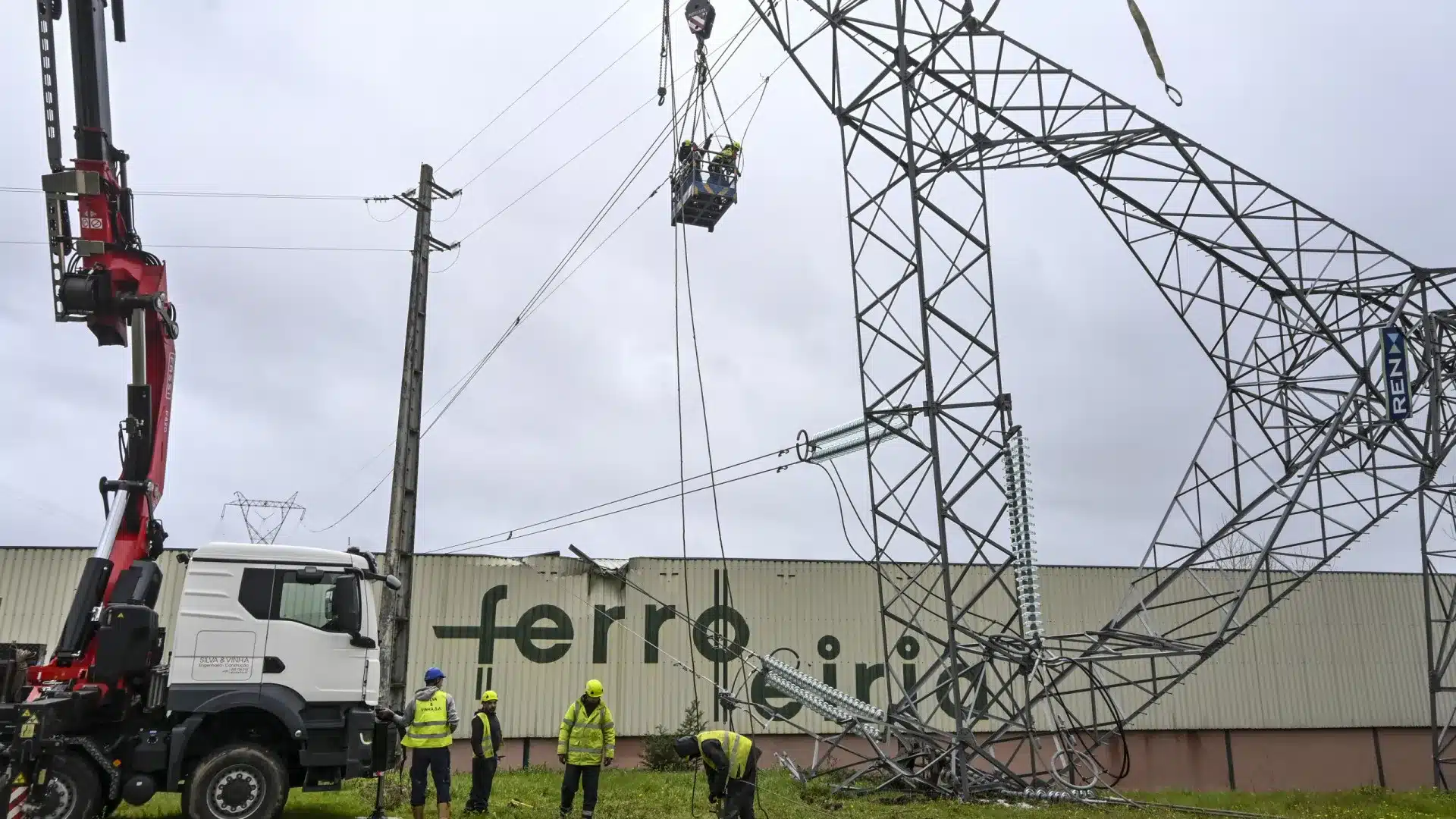 Près de 211 000 clients étaient encore sans électricité à 06h00.