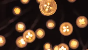 Près de 450 000 clients restent sans électricité à 08h.