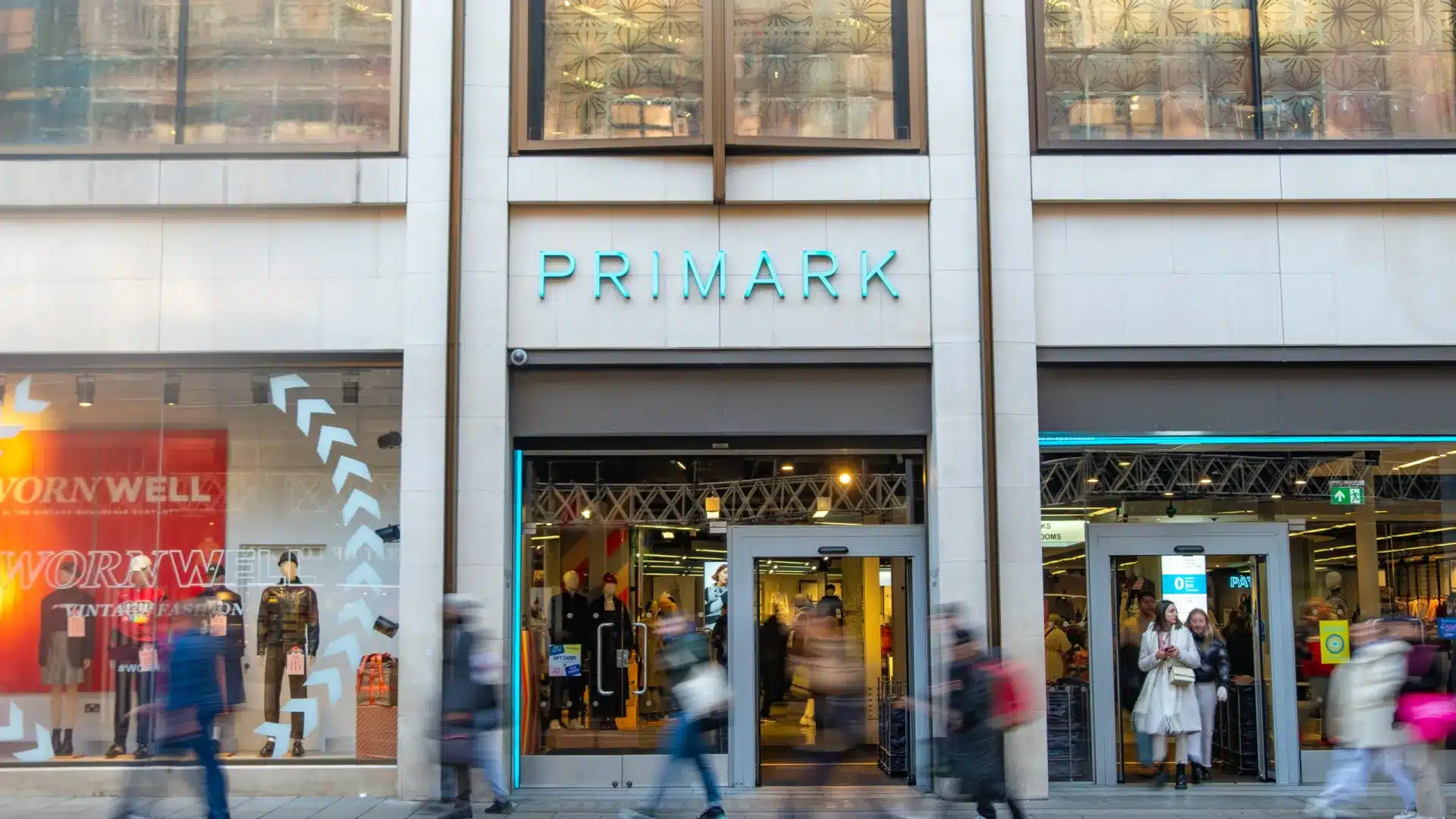Primark se renforce au Moyen-Orient avec des ouvertures à Dubaï, Bahreïn et au Qatar.