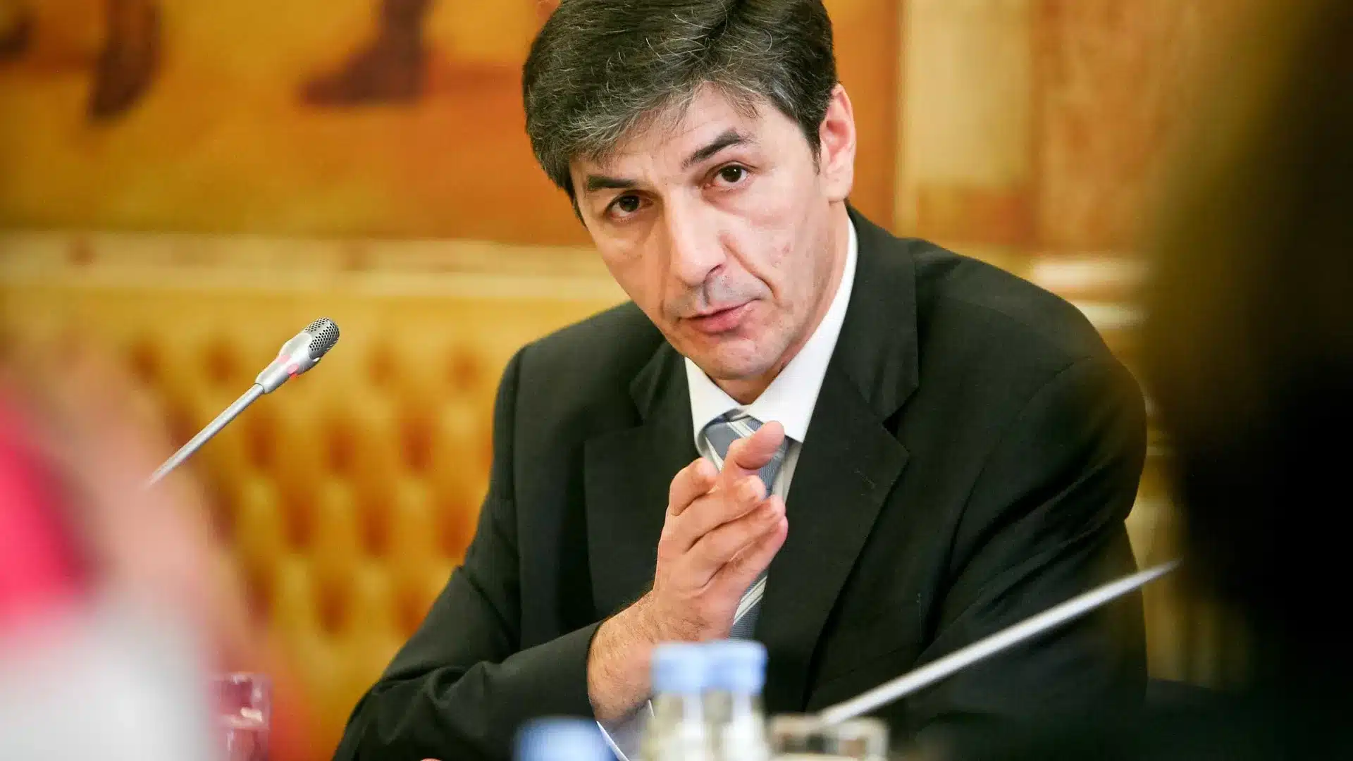 PRR : Le gouvernement dit être conscient du risque mais "politiquement engagé"