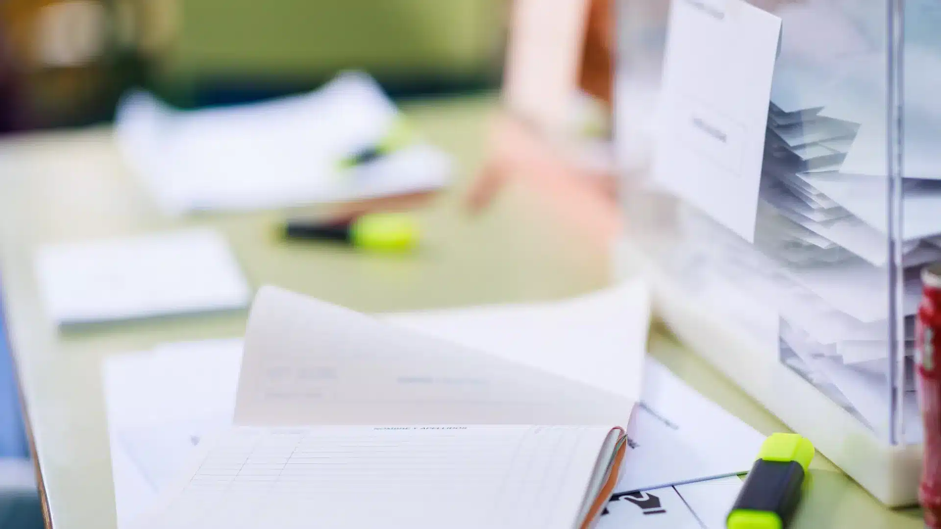 Qui reste à la table de vote a-t-il le droit de s'absenter du travail ? Combien gagne-t-il ?