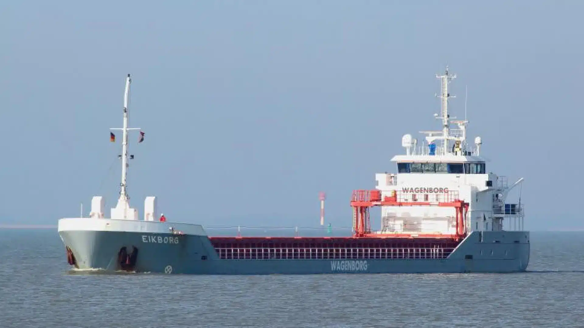 Remorqueur norvégien va retirer le cargo à la dérive ce mardi soir.