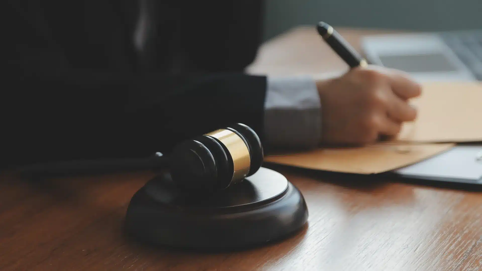 Rien n'empêche l'Ordre de créer une liste d'avocats d'office pour les mégaprocès.