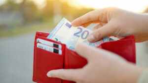 Savez-vous que les boissons alcoolisées sont soumises à une taxe spéciale ? Le fisc explique.