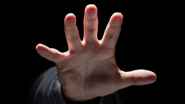 Trio (dont un mineur) vole une montre à un vieillard appâté par une proposition sexuelle.