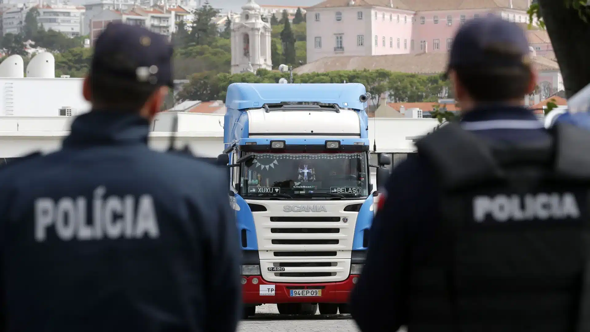 Un élément de la PSP et un militaire parmi les arrêtés lors d'une opération contre les néonazis.