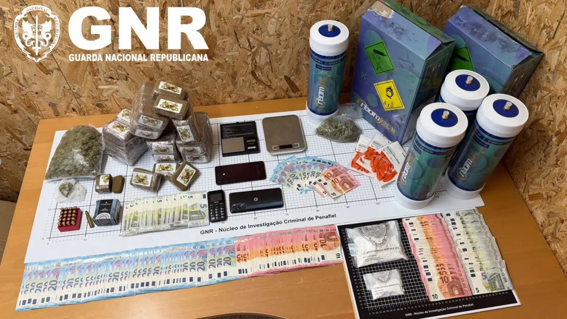 Un homme arrêté à Paredes avec 11 000 doses de drogue. Il a été détenu.