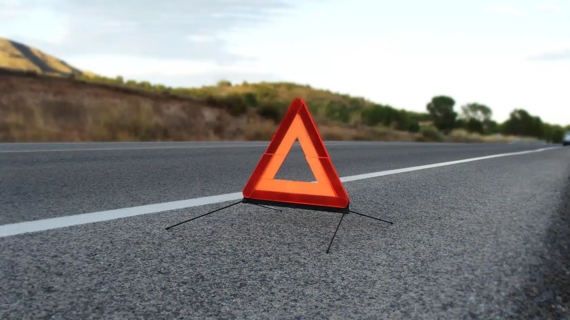 Une personne blessée après la sortie de route d'un véhicule sur l'A1 à Santarém. Circulation rouverte.