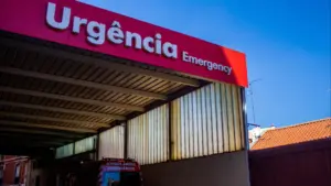 Urgences avec des temps d'attente entre 3h et 10h dans les hôpitaux du pays.