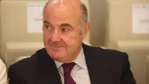 Vice-président de la BCE souligne que l'indépendance de la Fed est importante pour les marchés.