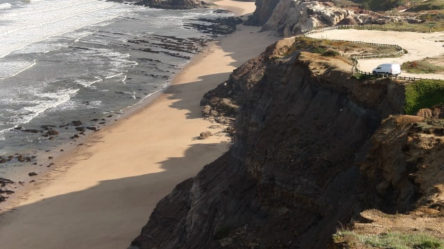 Voici le nid de dinosaure de 150 millions d'années trouvé sur une plage.
