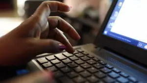 Vous cherchez un emploi ou vous voulez engager un service ? Ne tombez pas dans l'arnaque.