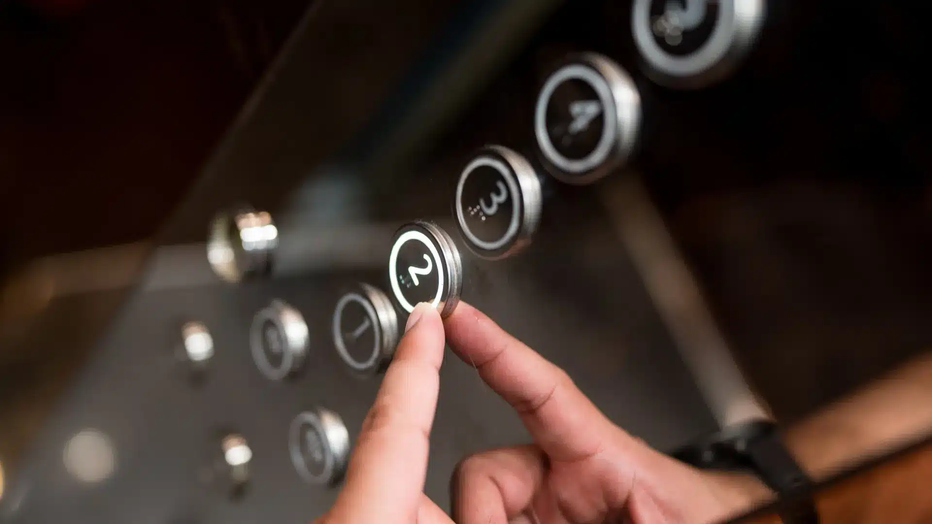 Vous êtes coincé dans un ascenseur ? Sachez quoi faire (et ne paniquez pas)