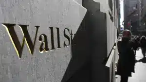 Wall Street clôture en baisse une semaine chargée de cas forts