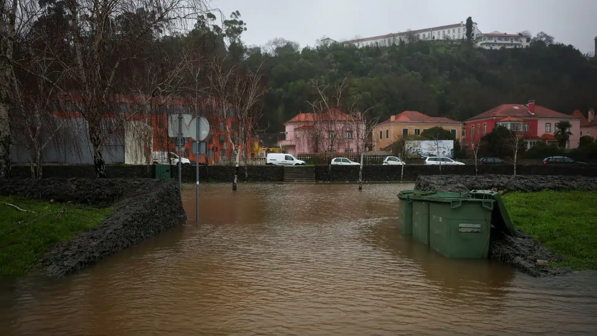 4.500 clients d'E-Redes sans électricité dans la zone la plus touchée par la dépression.