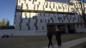 A tenté de fuir le pays après avoir presque tué l'actuel petit ami de son ex. La PJ l'a attrapé.