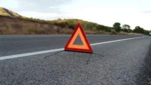 A16 fermée dans le sens Sintra-Cascais après la chute d'un panneau publicitaire