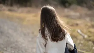 Abuse de la fille d'une amie dans des cafés de Portimão. Plainte déposée sous anonymat.
