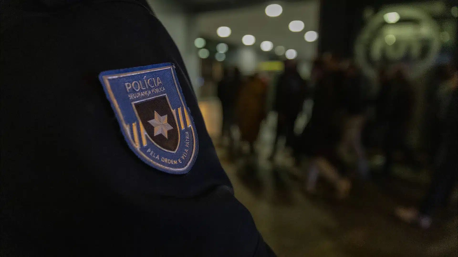 Adolescent de 16 ans blessé par balle à Olhão et transféré à l'hôpital de Lisbonne.