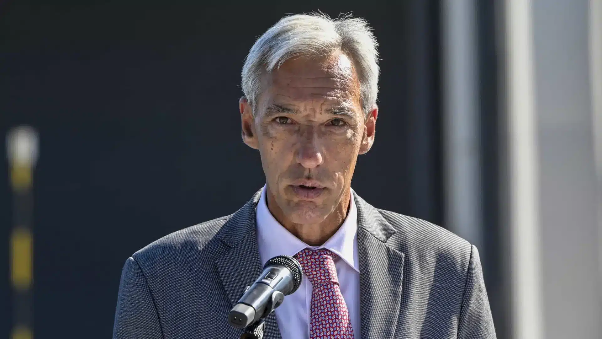 Anciens chefs de la diplomatie divisés sur l'utilisation de la base des Lajes par les États-Unis