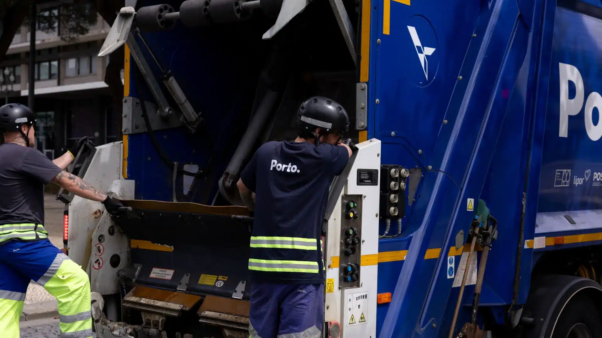 Andrei est un immigré sans-abri et éboueur à Porto.