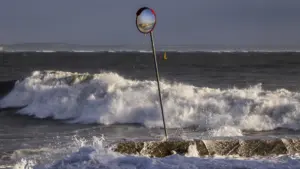 Attendez-vous à des agitations maritimes ! Six districts côtiers en alerte jaune : Lesquels ?