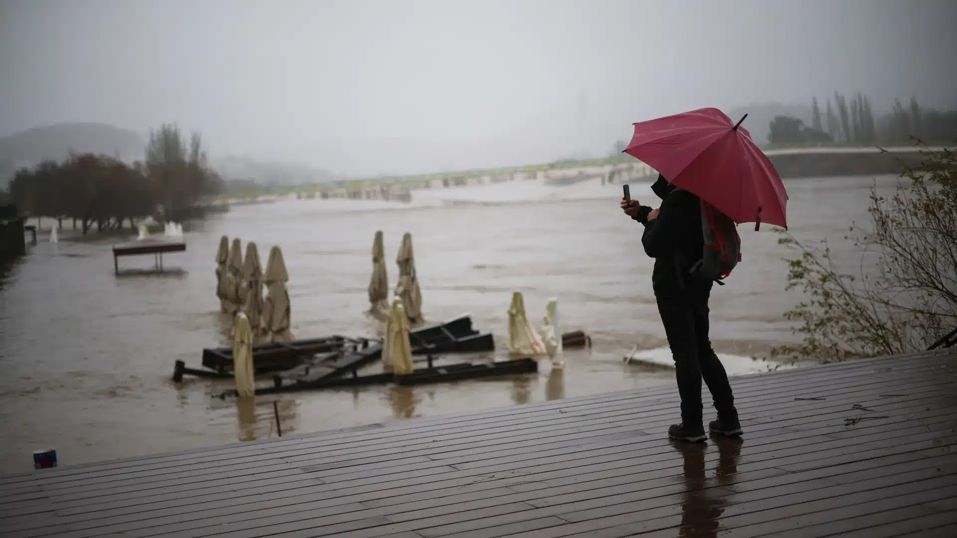 AU MINUTE: La réparation de l'A1 prendra des semaines; Un train déraille à Abrantes