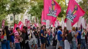 Aujourd'hui, il y a une manifestation nationale. Le CGTP attend "des dizaines de milliers" dans les rues.