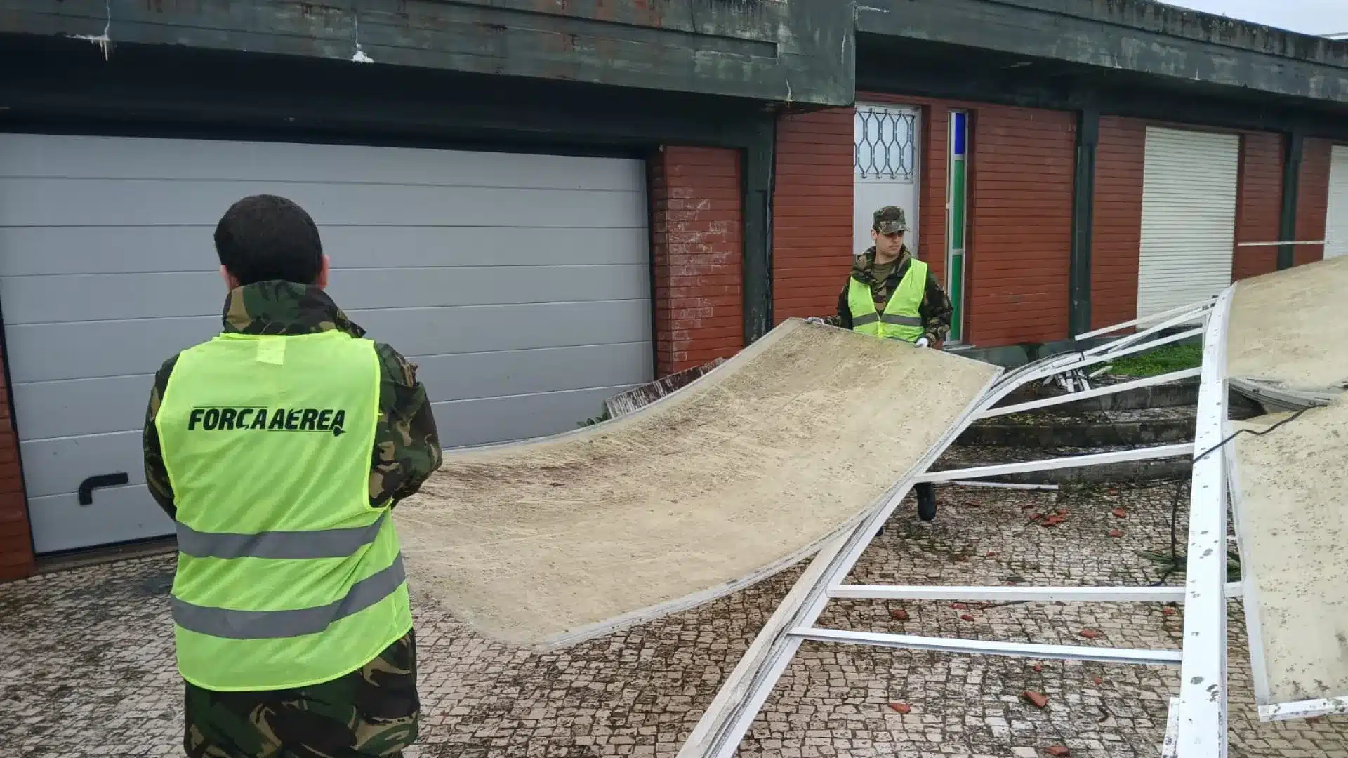 Aujourd'hui, les Forces Armées ont effectué 31 interventions sur des toitures de maisons.