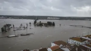 Barragem alentejana do Monte da Rocha presque à déverser vers le Sado.