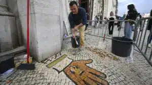 Calçada lisboeta passe à honorer les victimes de l'Holocauste. Les images