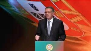 "Ce ne sera pas de ma part que la législature sera interrompue", garantit Seguro.