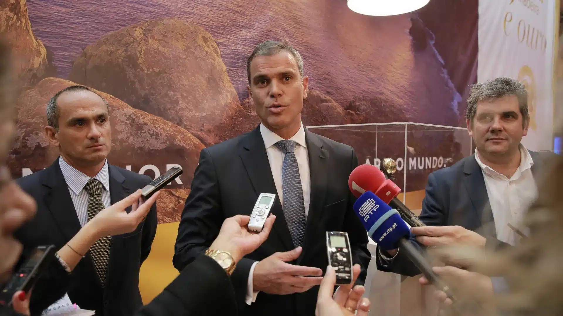 "Cette garce". Députées du PS/Madère portent plainte contre un gouvernant.