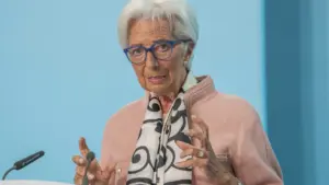 Christine Lagarde affirme que le "scénario de base" est de terminer son mandat à la BCE.