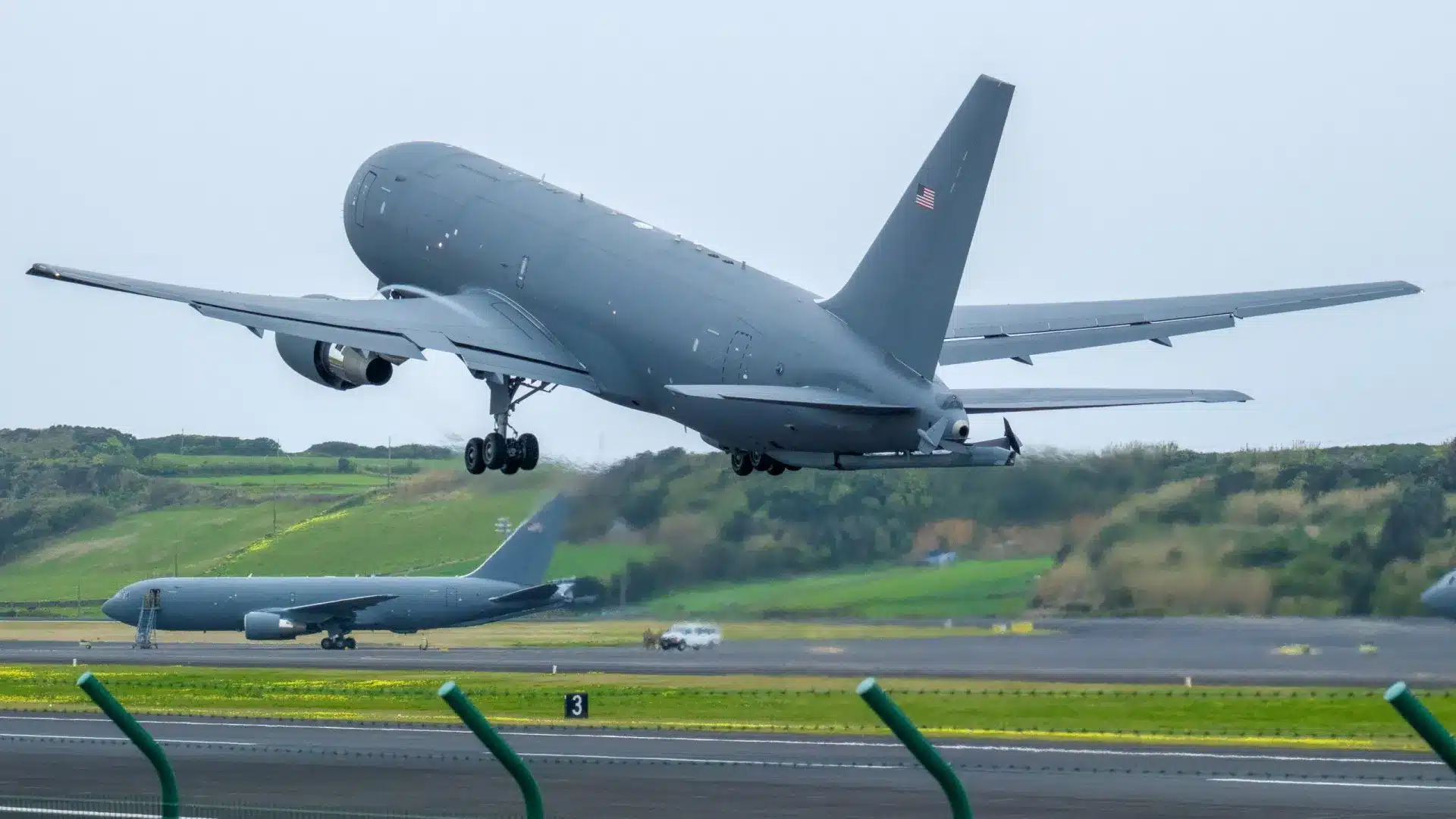 Cinq avions ravitailleurs des États-Unis ont décollé aujourd'hui de la Base des Lajes.