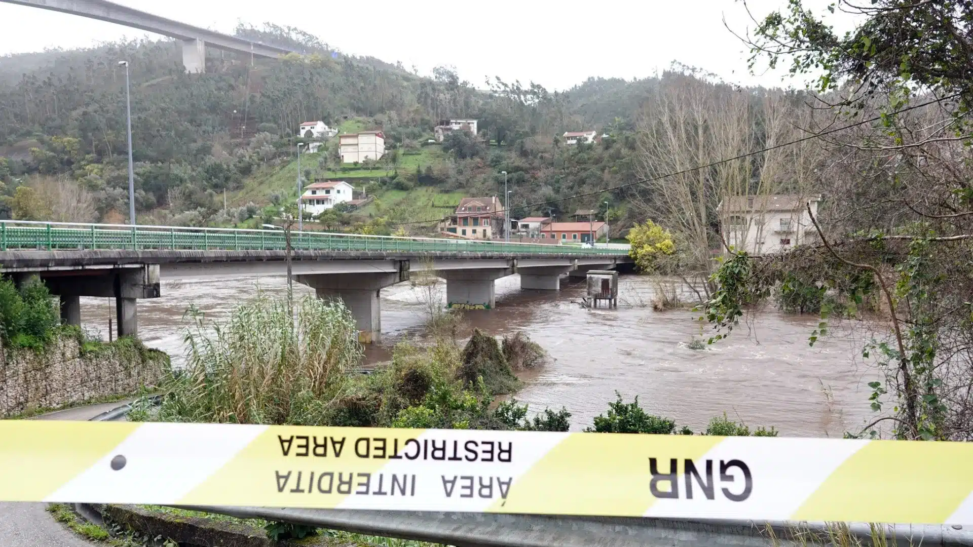 Coimbra avec une nouvelle zone d'évacuation. Il pourrait y avoir d'autres ruptures dans le Mondego.
