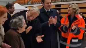 Coimbra. Marcelo et Montenegro chantent "joyeux anniversaire" à un résident d'un foyer évacué.