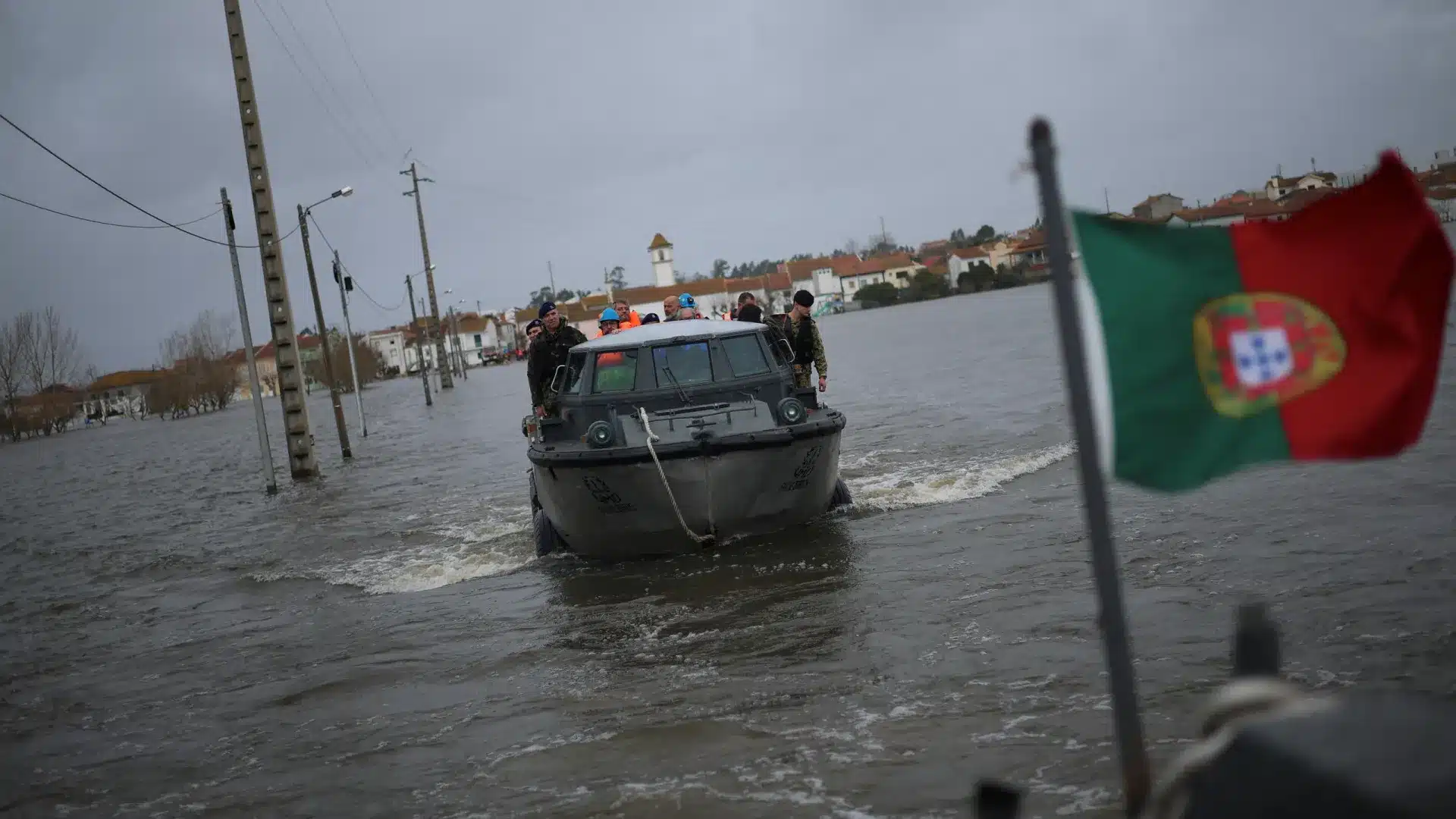 Coimbra prête à évacuer encore 9 000 personnes en cas de pic de crue.