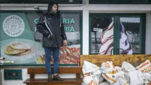 Commerçants d'Alcácer do Sal avec les affaires ruinées par les inondations