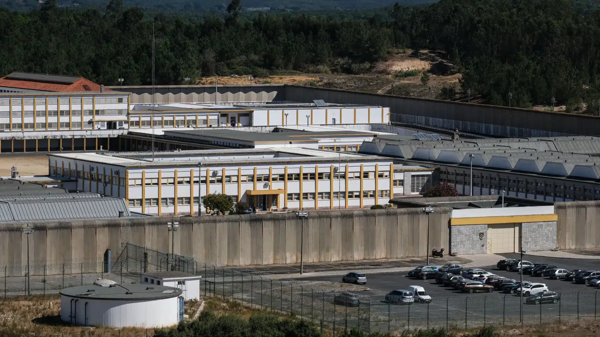 Concours pour les tours de surveillance à Vale de Judeus reste désert.