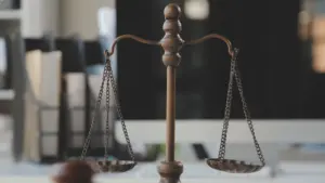 Cour d'appel réduit la peine d'un homme qui a tué un ami dans un logement local à Porto.