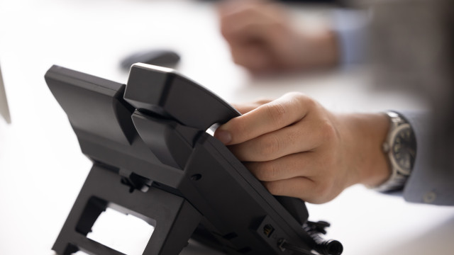 Aides, moratoires... Cette ligne (gratuite) aide à clarifier les droits