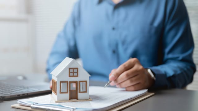 Si la moratoire est activée, la banque rembourse l'échéance payée après le 28 janvier