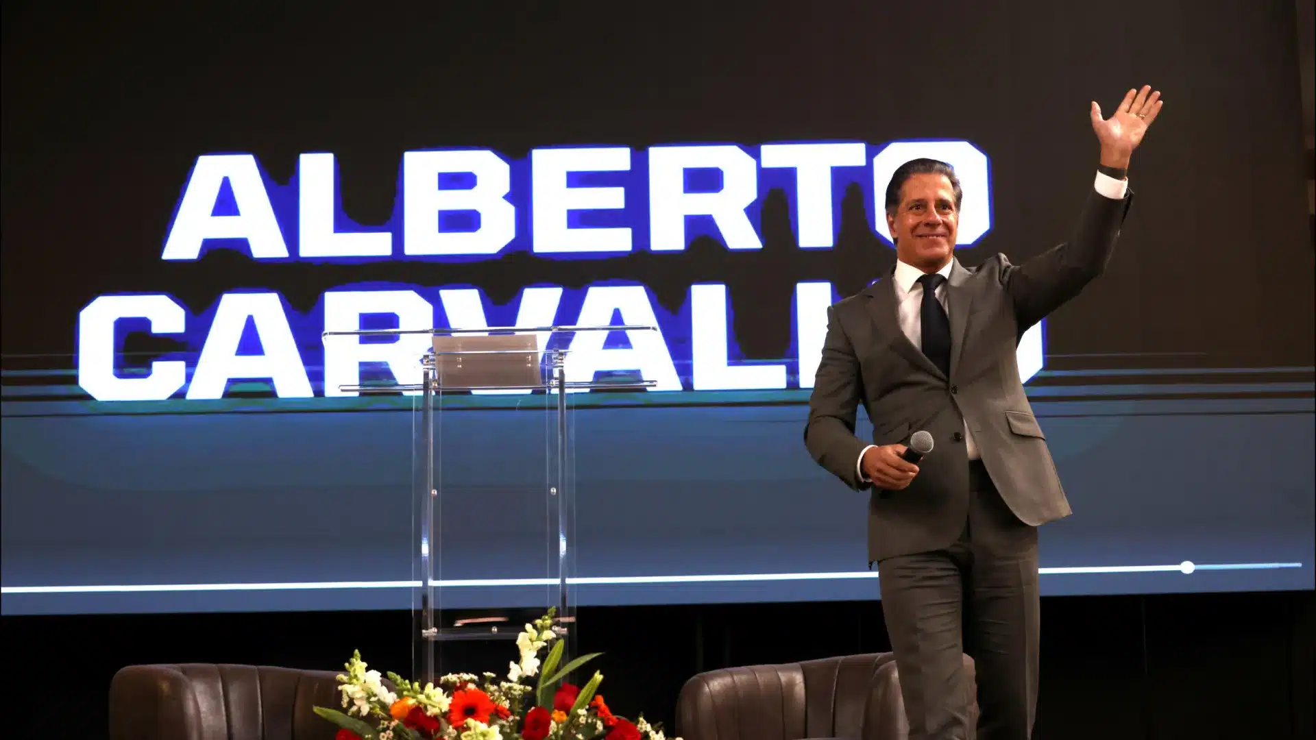 De sans-abri à surintendant scolaire. Qui est le Luso dans le collimateur du FBI ?