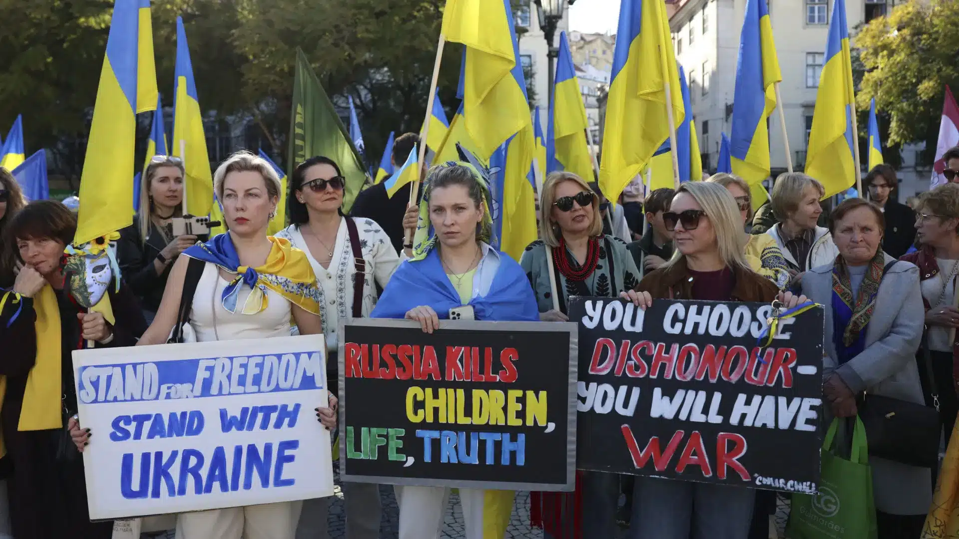 Des centaines d'Ukrainiens ont rappelé au monde à Lisbonne que la guerre continue.