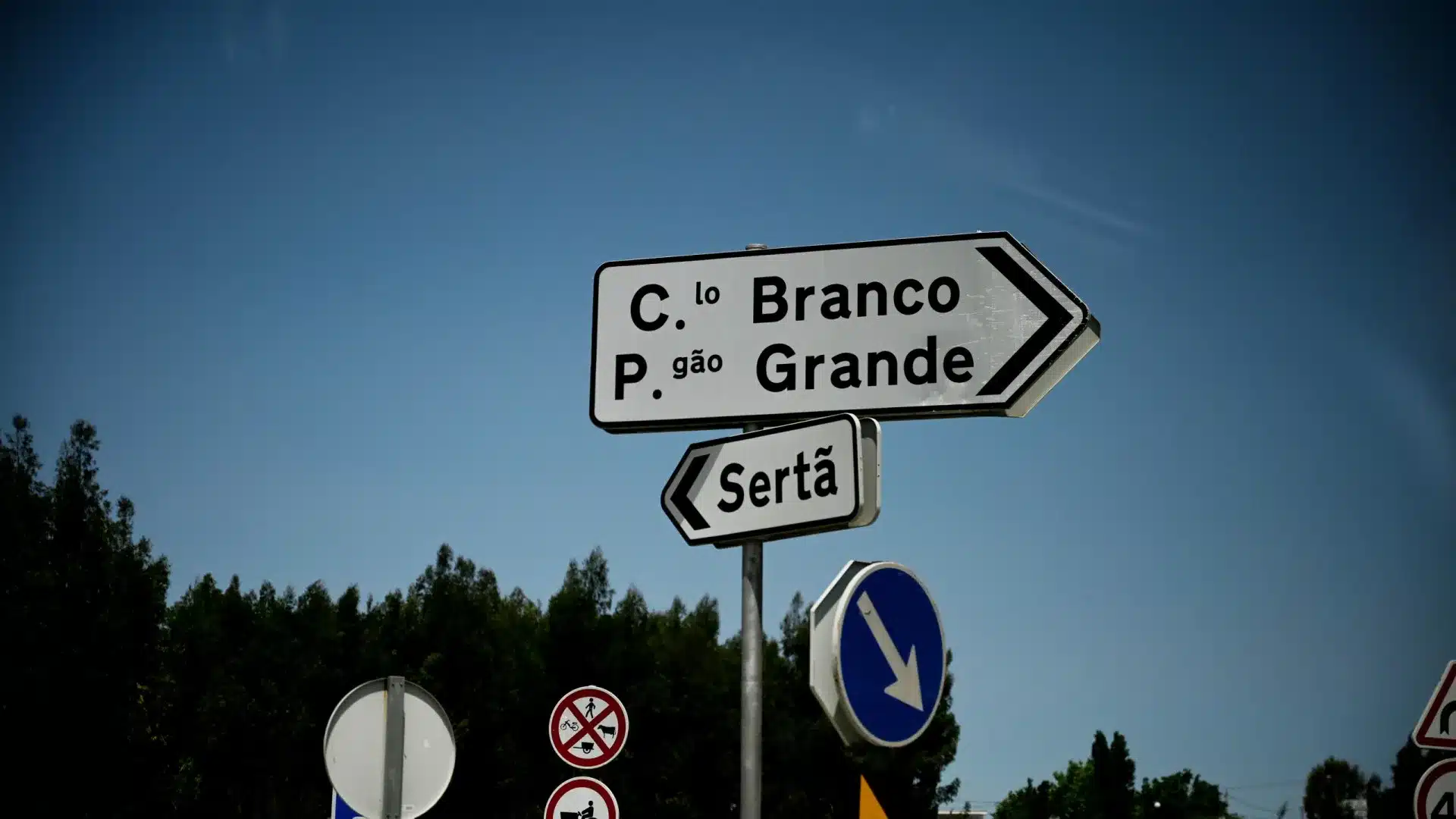 Des glissements de terrain provoquent des coupures et des restrictions de circulation à Sertã.