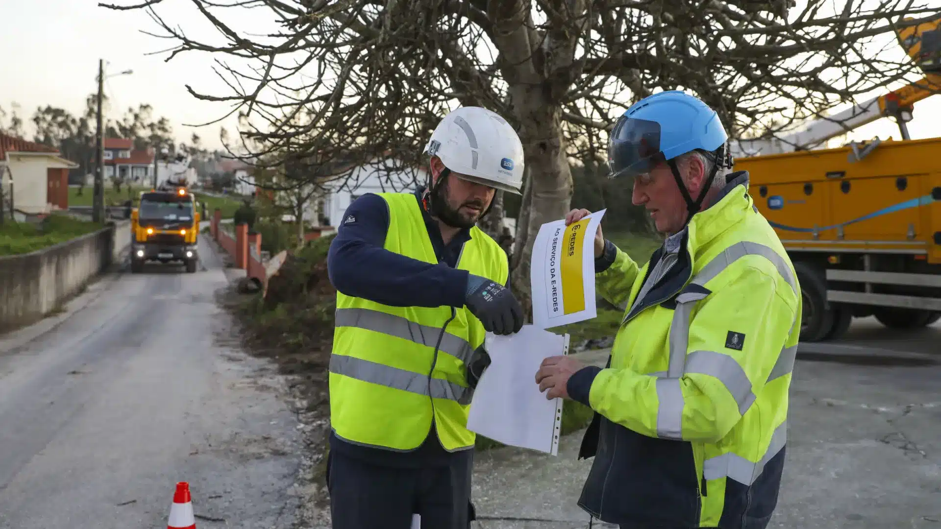 Des Irlandais effrayés par la dévastation cherchent à ramener la lumière dans les villages de Leiria.