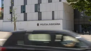 Deux jeunes enlevés à Lisbonne et contraints d'effectuer des virements bancaires.